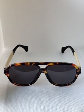 4/$50⭐️KITS Tortoiseshell Sunglasses with Dark Lenses